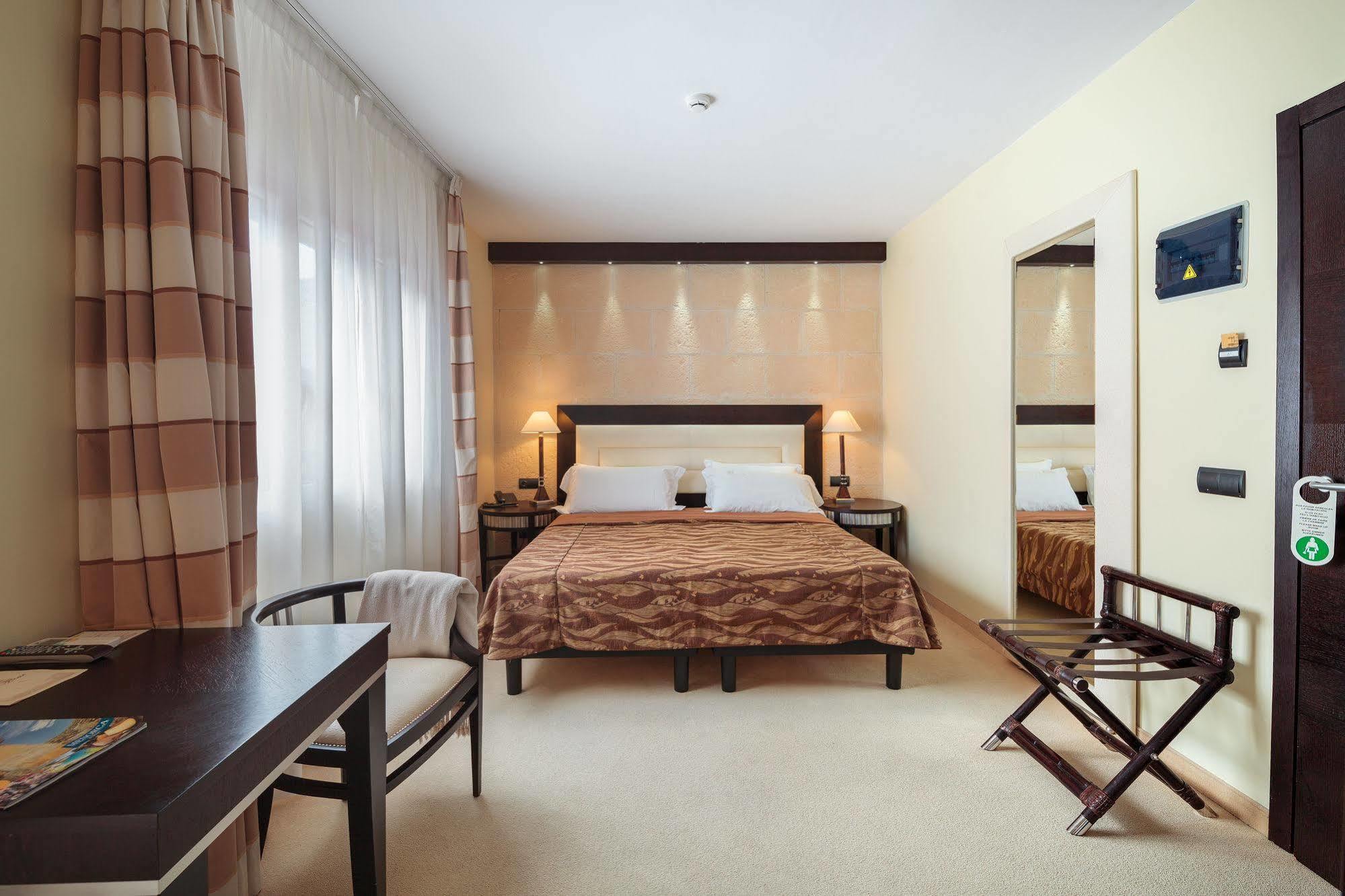 Hotel San Miguel Mahón Екстериор снимка